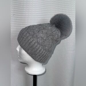 NORLA CANADA women’s alpaca wool blend gray cable‎ knit Toque with pompom